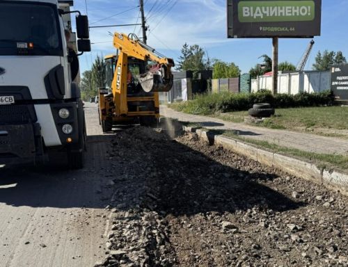Облаштовують перехрестя з круговим рухом, ремонтують дороги і тротуари у Тернополі: деталі
