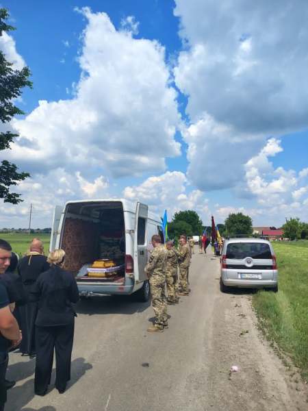У Колиндянській громаді попрощалися із загиблим захисником Анатолієм Гайванюком (фото, відео)