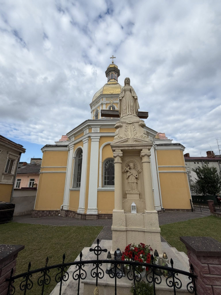 Більше 4 століть першої згадки про церкву: у Бережанах з нагоди свята зібралися 22 священники УГКЦ (фото)