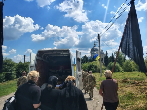 У Колиндянській громаді попрощалися із загиблим захисником Анатолієм Гайванюком (фото, відео)