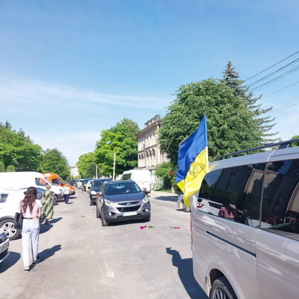 На Борщівщині живим коридором зустріли полеглого воїна Костянтина Соколівського (фото)