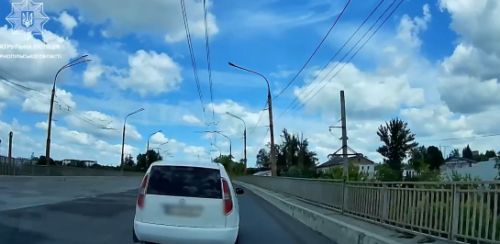 Кілька секунд до аварії: патрульні показали небезпечні маневри тернопільських водіїв (відео)