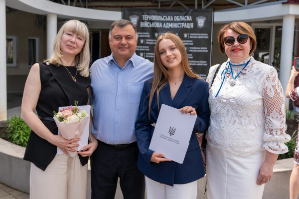 Найкращих школярів Тернопільщини відзначили обласними нагородами (фото)
