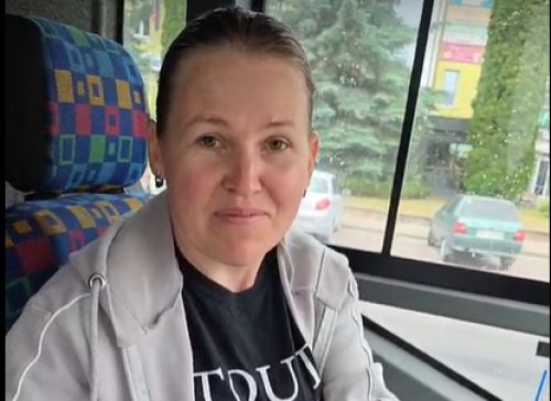 «Деякі в шоці»: у Кременці мама трьох дітей кермує міською маршруткою (фото, відео)