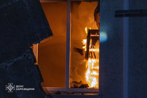 Харківщина під масованою ворожою атакою, сталися пожежі, руйнації будівель, є постраждалі (фото, відео)