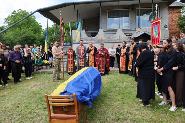 У Петрикові попрощалися із захисником Сергієм Оліярчуком (фото)