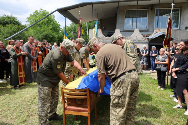 У Петрикові попрощалися із захисником Сергієм Оліярчуком (фото)