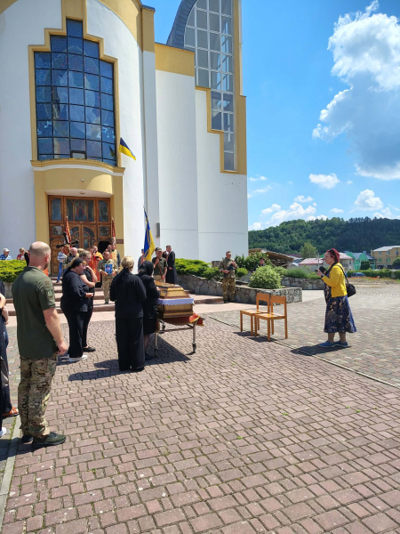 У Колиндянській громаді попрощалися із загиблим захисником Анатолієм Гайванюком (фото, відео)
