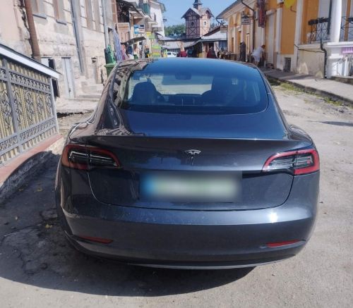 Дорогі авто не звільняють від правил: у Чорткові штрафують порушників паркування (фото)