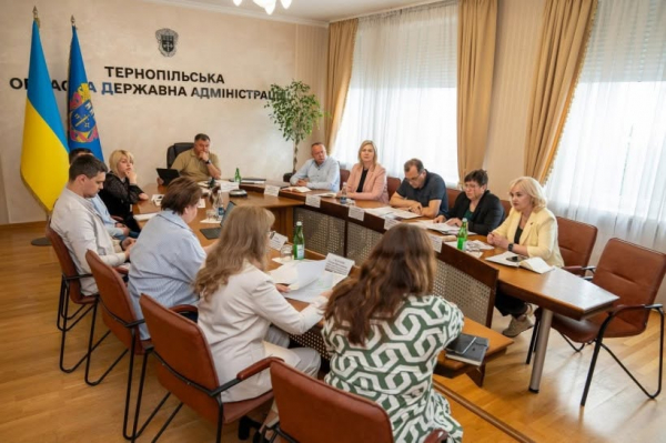 Усім школярам на Тернопільщині обіцяють гарячі обіди, а школам – акумулятори та інвертори