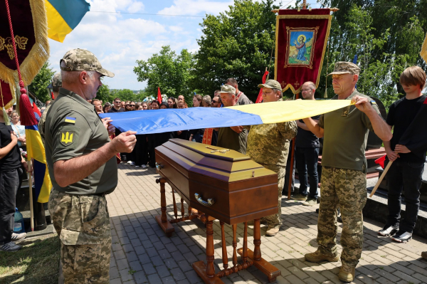 У Петрикові попрощалися із захисником Сергієм Оліярчуком (фото)