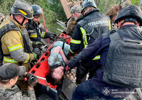 Дніпропетровщина: унаслідок ворожої атаки загинули 6 людей, з них — 1 рятувальник, ще 36 - отримали поранення (фото, відео)