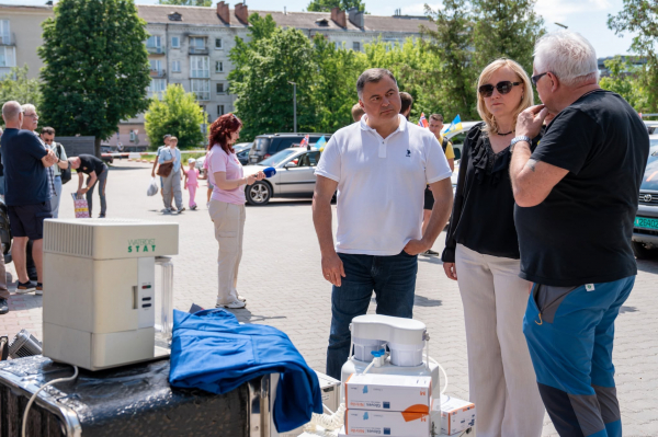 Ще 8 авто для фронту: у Тернополі передали допомогу з Норвегії для ЗСУ (фото)