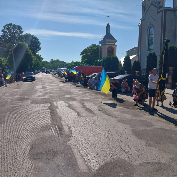 На Борщівщині живим коридором зустріли полеглого воїна Костянтина Соколівського (фото)