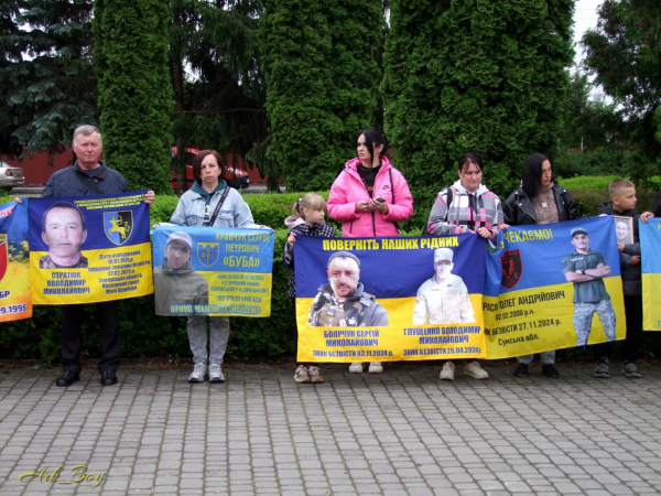 «Чекаємо кожного»: у Шумську провели акцію на підтримку військових (фото)