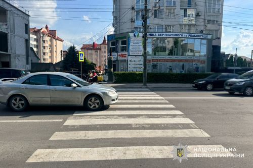 На пішохідному в Тернополі під колеса авто потрапила школярка