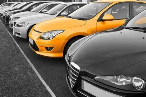 Суд конфіскував сім авто, які завезли на Тернопільщину як «гуманітарку»