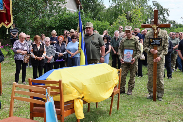 У Петрикові попрощалися із захисником Сергієм Оліярчуком (фото)