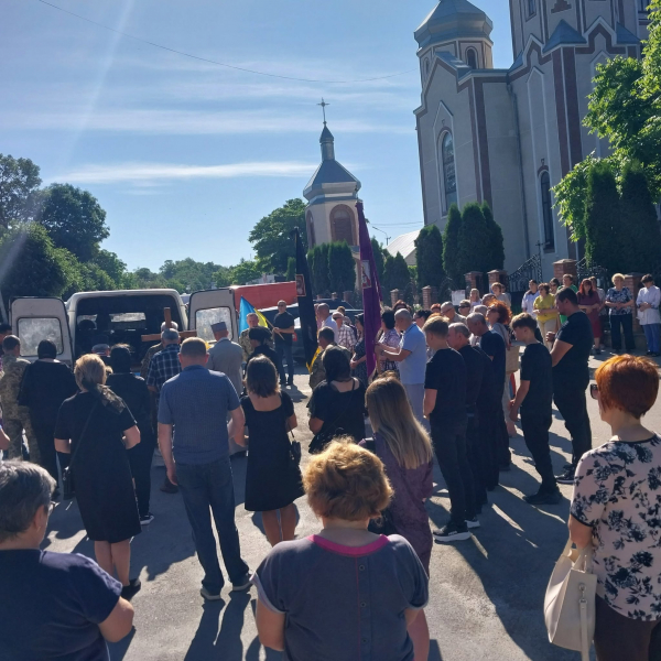 На Борщівщині живим коридором зустріли полеглого воїна Костянтина Соколівського (фото)
