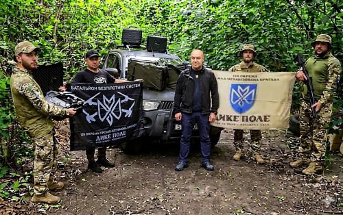Сергій Надал від Тернополя на фронті передав воїнам 128-ї бригади «Дике Поле» позашляховик, квадрокоптери та зарядні станції