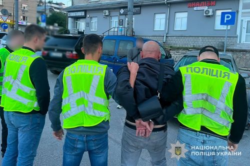Розсилав друзям: у Тернополі 55-річний чоловік шантажував колишню відеоматеріалами їхньої близькості (фото)