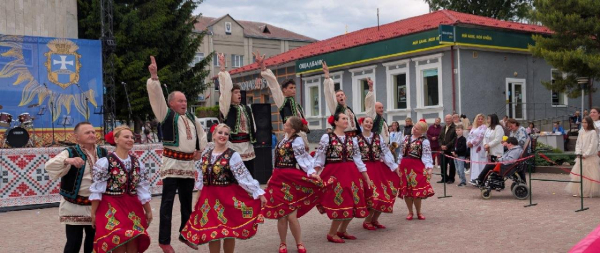 У Підволочиську відбувся благодійний фестиваль Зеленого борщу на підтримку ЗСУ (фото)