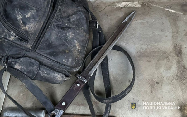 Перебуває у розшуку: у Теребовлі п'яний військовий, який втік з частини, погрожував поліцейським ножем (фото)