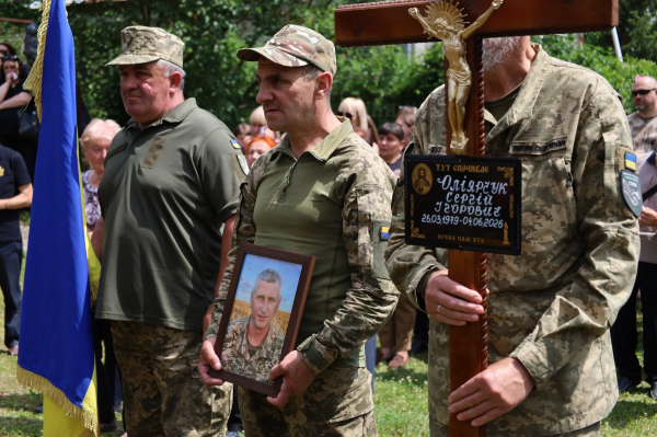 У Петрикові попрощалися із захисником Сергієм Оліярчуком (фото)