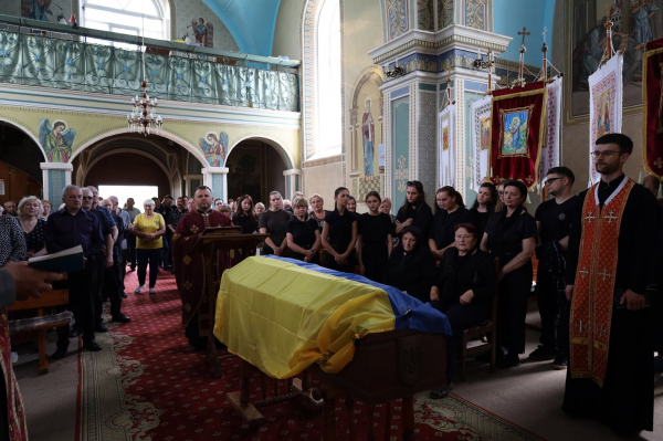 У Петрикові попрощалися із захисником Сергієм Оліярчуком (фото)