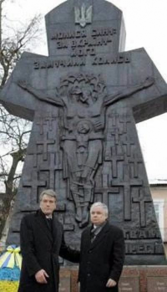 Хвиля відмов від польських нагород шириться: до неї долучилися два президенти України (фото)