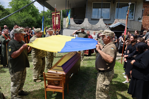 У Петрикові попрощалися із захисником Сергієм Оліярчуком (фото)