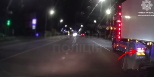 Заклеїв номерний знак світловідбивною плівкою: у Тернополі оштрафували водія вантажівки (відео)