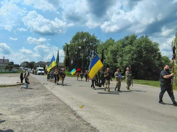 У Колиндянській громаді попрощалися із загиблим захисником Анатолієм Гайванюком (фото, відео)