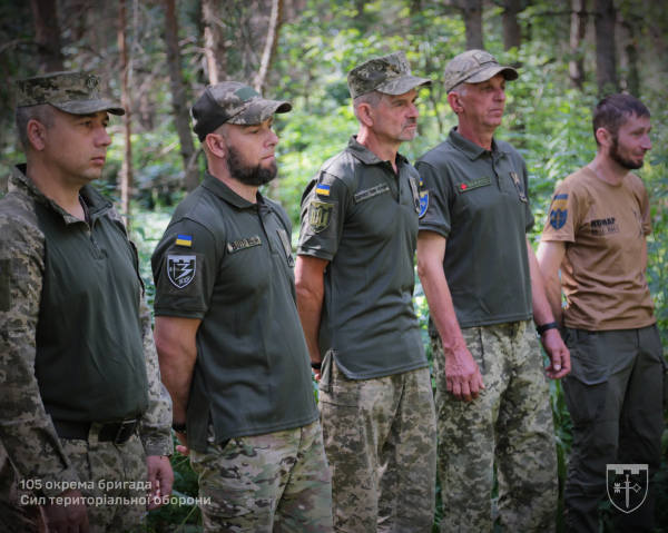 Тернопільські захисники, які воюють на передовій, отримали почесні нагороди (фото)