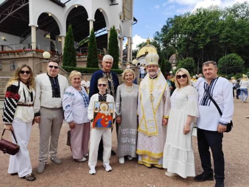 Медики Тернопільської обласної дитячої лікарні взяли участь у професійній прощі в Зарваниці