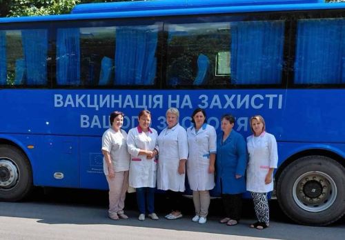 Вакцинальний автобус відвідав Скала-Подільську громаду: медики провели 47 щеплень (фото)