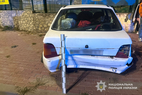 П'яний водій у Тернополі протаранив авто, яке їхало попереду (фото)