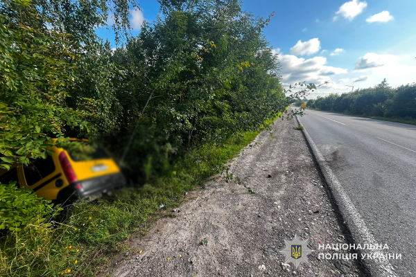 Водій потрапив у лікарню: у Тернопільському районі сталася аварія (фото)