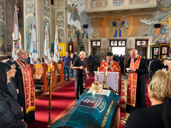 На Тернопільщині в останню путь провели захисника Володимира Сторожука (фото)