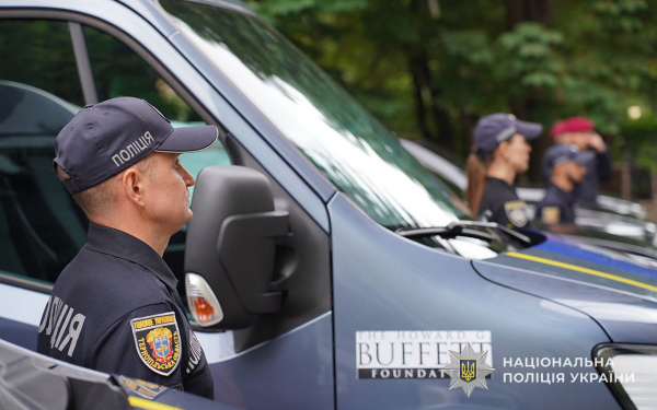 Поліції Тернопільщини передали нові службові авто та мобільні криміналістичні лабораторії (фото)