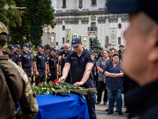 У Тернополі в останню путь провели старшого сержанта поліції Івана Нагайовського (фото)