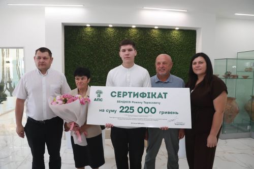 Випускник з Тернопільщини склав НМТ на 200 балів та отримав 225 тисяч гривень (фото)