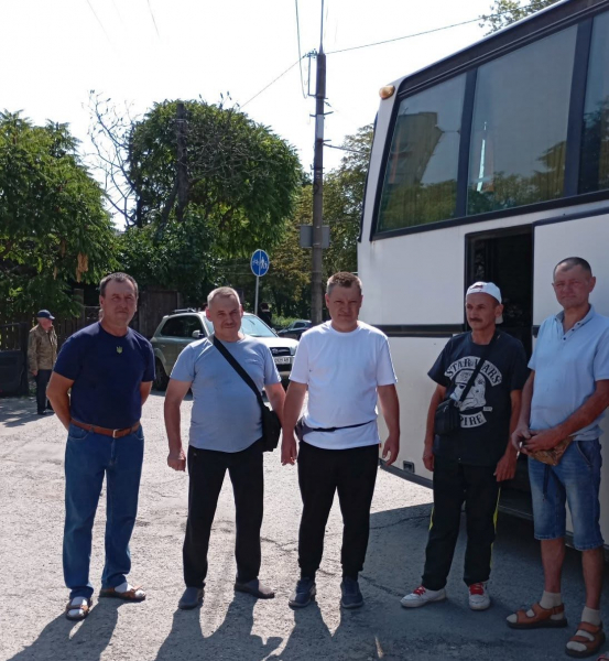 Чиновники з Тернопільщини їдуть на Донеччину для будівництва оборонних споруд (фото)