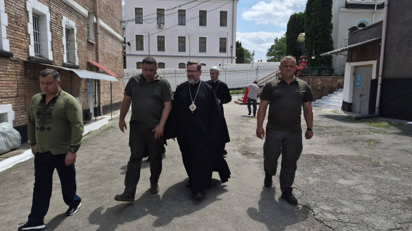 Ув'язнений намалював портрет Глави УГКЦ: Блаженніший Святослав побував у Чортківській установі виконання покарань (фото)