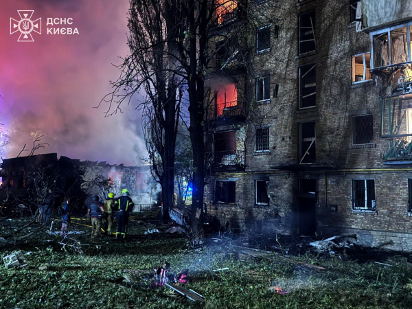 росія завдала одного з наймасованіших ударів по Києву: є загиблий, триває ліквідація пожеж (фото, відео)