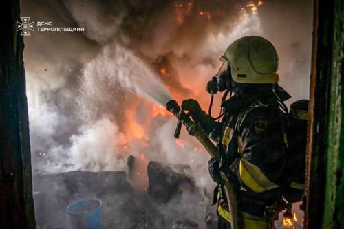 На Тернопільщині сталася масштабна пожежа житлового будинку (фото)