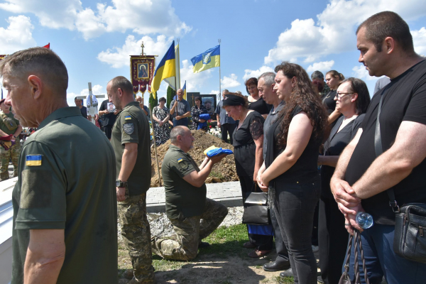 Теребовлянська громада провела в останню путь полеглого захисника Михайла Волочастого (фото)