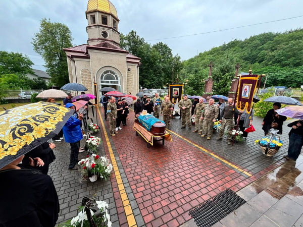 На Тернопільщині в останню путь провели захисника Володимира Сторожука (фото)