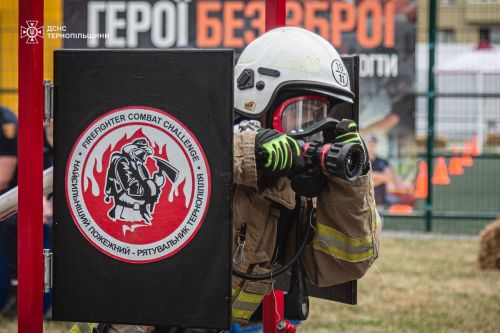 Взяли участь 90 рятувальників: у Тернополі відбулися обласні змагання «Найсильніший пожежний» (фото)