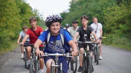 Наймолодшому учаснику - 3 роки: у Чорткові відбувся благодійний велопробіг (фото)